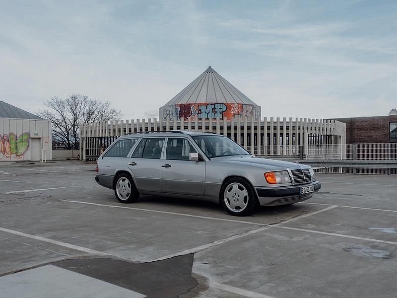 Gebraucht Mercedes E320 220 PS (161 kW) 1992 Silber Kombi