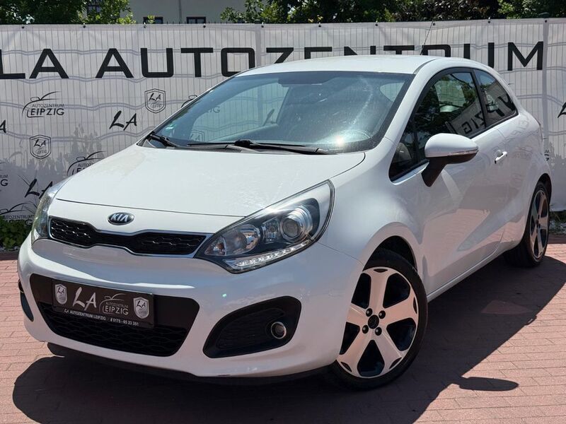 Weiß Gebraucht 2012 Kia Rio Spirit Kleinwagen | 6.780 € (Etwas zu teuer) - Bild 1/4