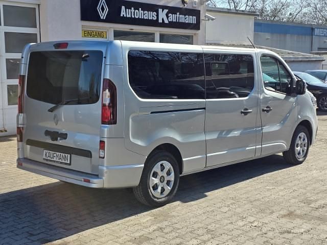 Neu Renault Trafic Evolution 110 PS (80 kW) 2025 Silber Van / Kleinbus