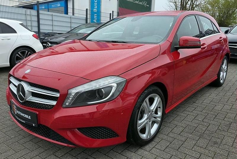 Gebraucht Mercedes A180 122 PS (89 kW) 2013 Rot Limousine