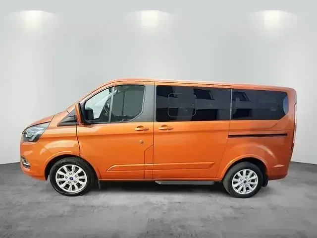 Gebraucht Ford Tourneo Custom Titanium 131 PS (96 kW) 2022 Orange Van