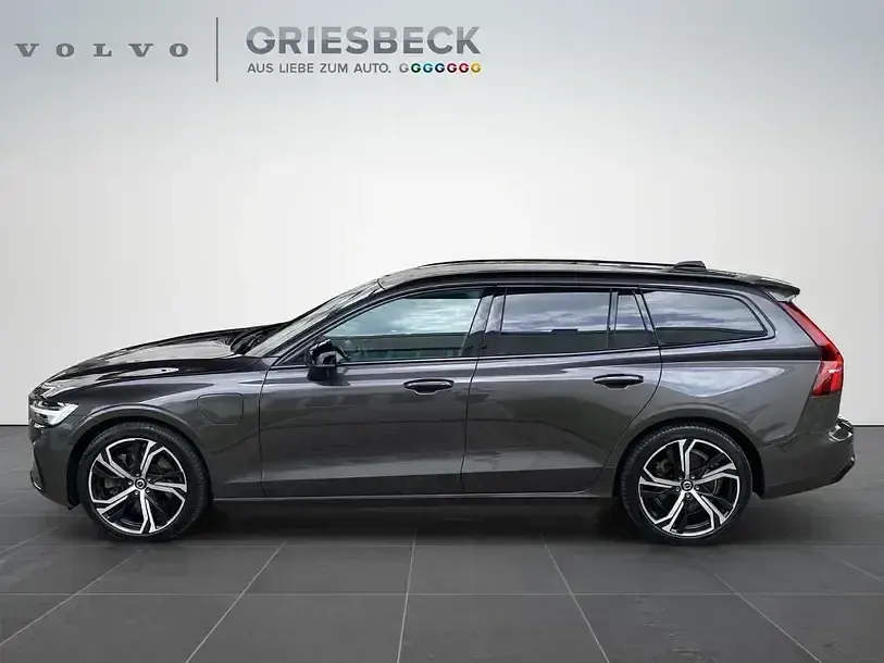 Gebraucht Volvo V60 Plus 455 PS (334 kW) 2023 Platinum grey / metallic Kombi