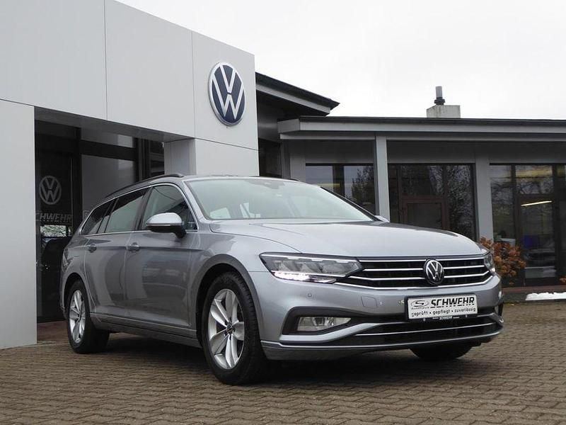 Gebraucht VW Passat Business 200 PS (147 kW) 2023 Pyritsilber metallic Kombi