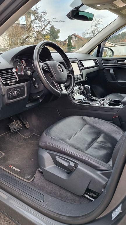 Gebraucht VW Touareg 262 PS (192 kW) 2016 Grau SUV