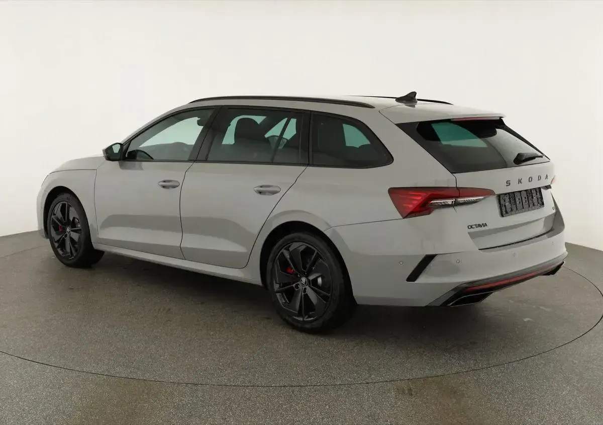 Neu Skoda Octavia RS 265 PS (194 kW) 2026 Stahl grau Kombi