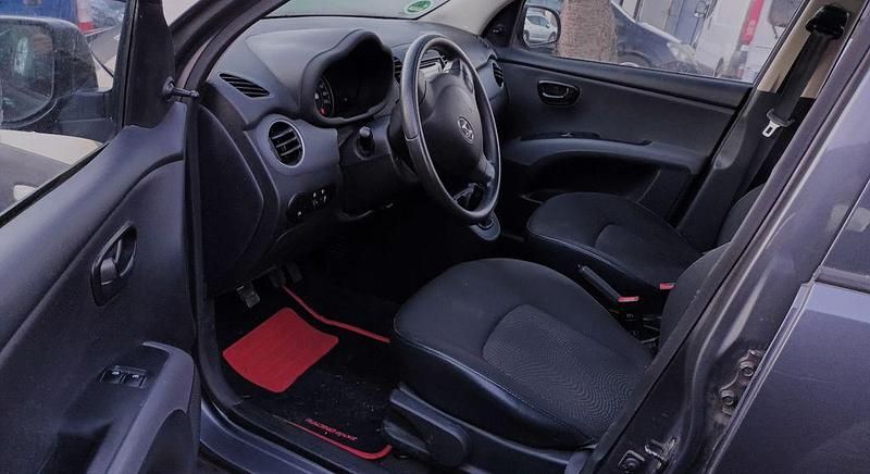 Gebraucht Hyundai i10 69 PS (50 kW) 2013 Grau Kleinwagen