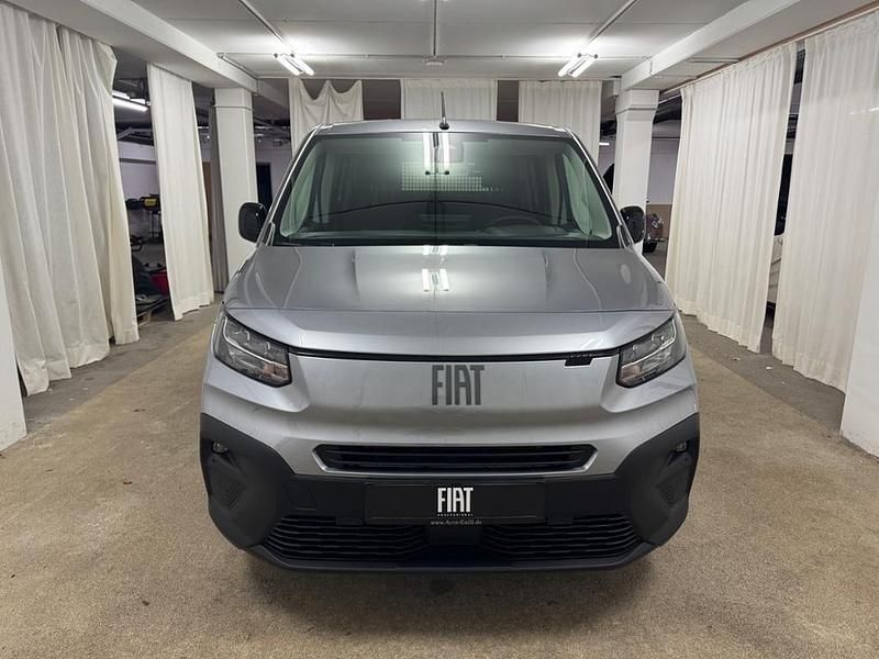 Neu Fiat Doblò 131 PS (96 kW) 2026 Grau Van / Kleinbus