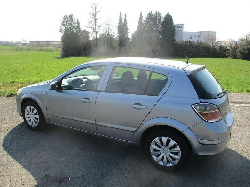 Gebraucht Opel Astra 116 PS (85 kW) 2008 Blau Limousine