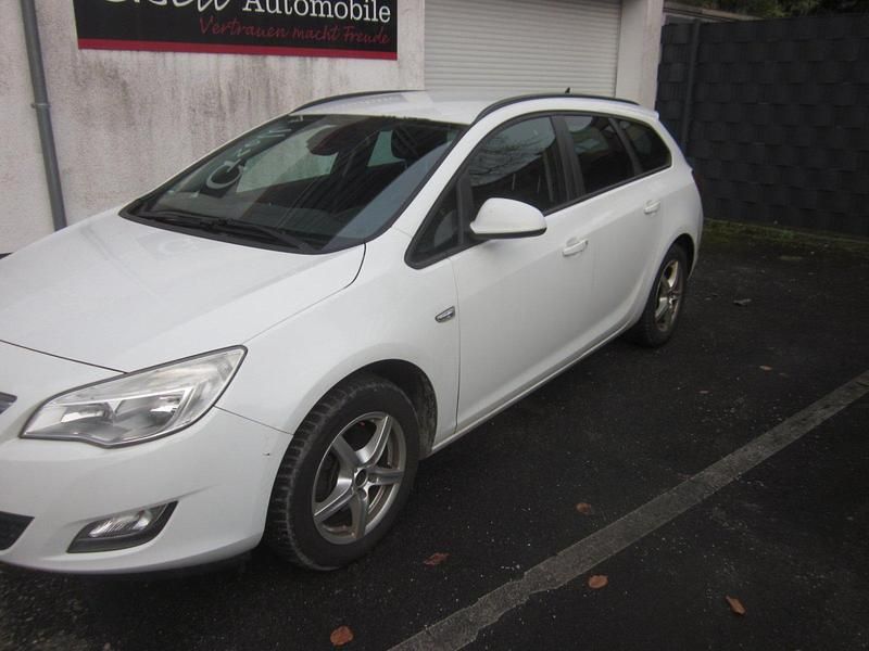 Gebraucht Opel Astra Edition 165 PS (121 kW) 2012 Weiß Kombi