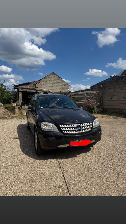 Schwarz Gebraucht 2008 Mercedes ML280 SUV | 9.500 € (Fairer Preis) - Bild 1/4