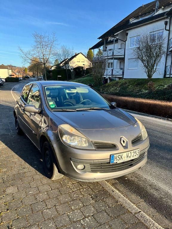 Beige Gebraucht 2008 Renault Clio II Campus Limousine | 1.600 € (Guter Preis) - Bild 1/4