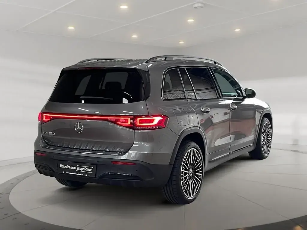 Gebraucht Mercedes EQB250 AMG 139 kW (190 PS) 2023 Metalliclack mountaingrau SUV