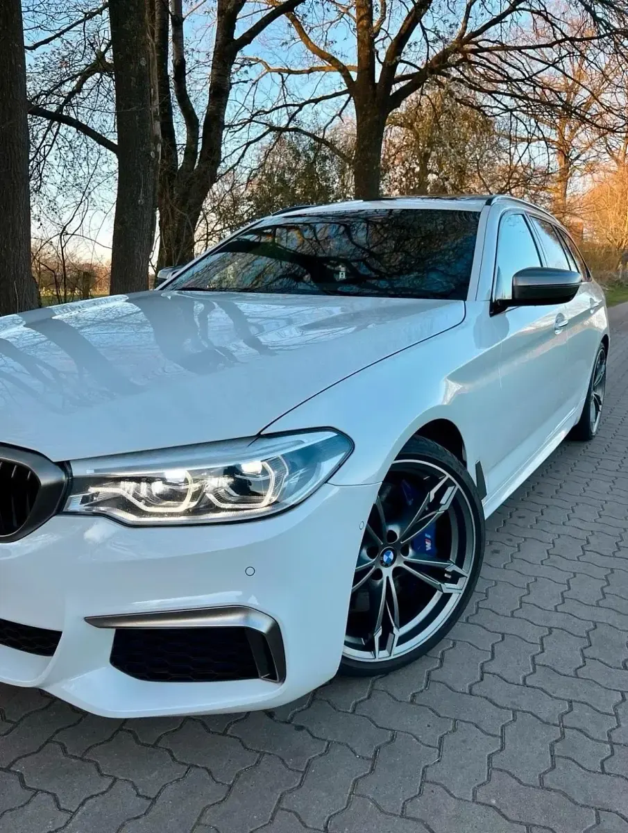 Gebraucht BMW 550 400 PS (294 kW) 2018 Weiß Kombi
