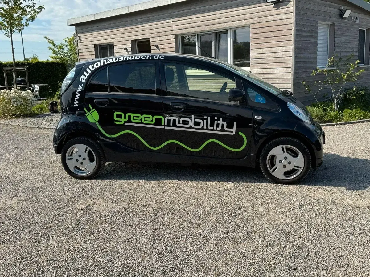 Gebraucht Mitsubishi i-MiEV Basis 49 kW (67 PS) 2014 Schwarz Kleinwagen