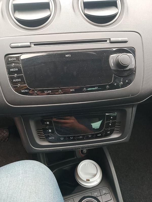 Weiß Gebraucht 2011 Seat Ibiza ST Copa Kombi | 4.300 € (Guter Preis) - Bild 1/4