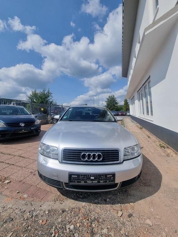 Grau Gebraucht 2001 Audi A4 Limousine | 2.390 € (Fairer Preis) - Bild 1/4