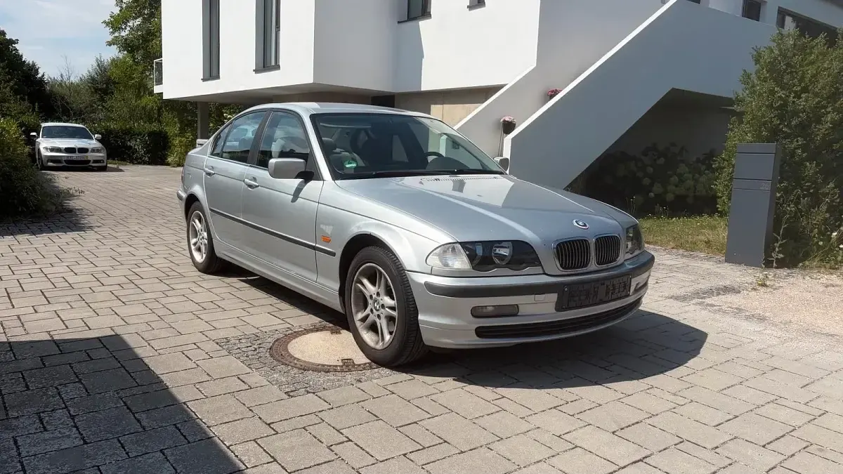 Gebraucht BMW 323 Basis 170 PS (125 kW) 1998 Silber Limousine