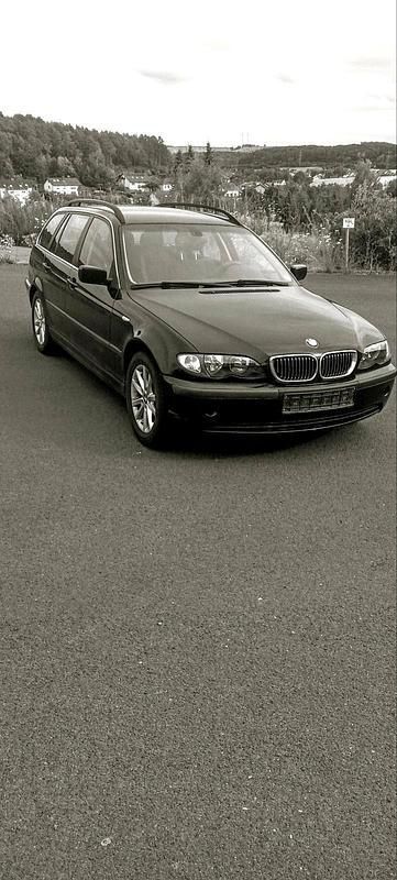 Schwarz Gebraucht 2005 BMW 318 Kombi | 1.450 € (Guter Preis) - Bild 1/4