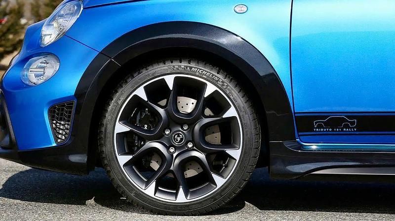 Gebraucht Abarth 695 179 PS (131 kW) 2022 Blau Kleinwagen