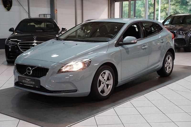 Blau Gebraucht 2018 Volvo V40 Kinetic Kombi | 13.800 € (Guter Preis) - Bild 1/4