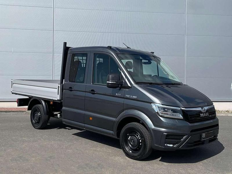 Neu MAN TGE 177 PS (130 kW) 2025 Grau Van