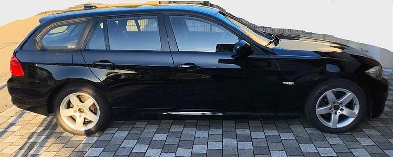 Gebraucht BMW 320 Exclusive 184 PS (135 kW) 2010 Schwarz Kombi