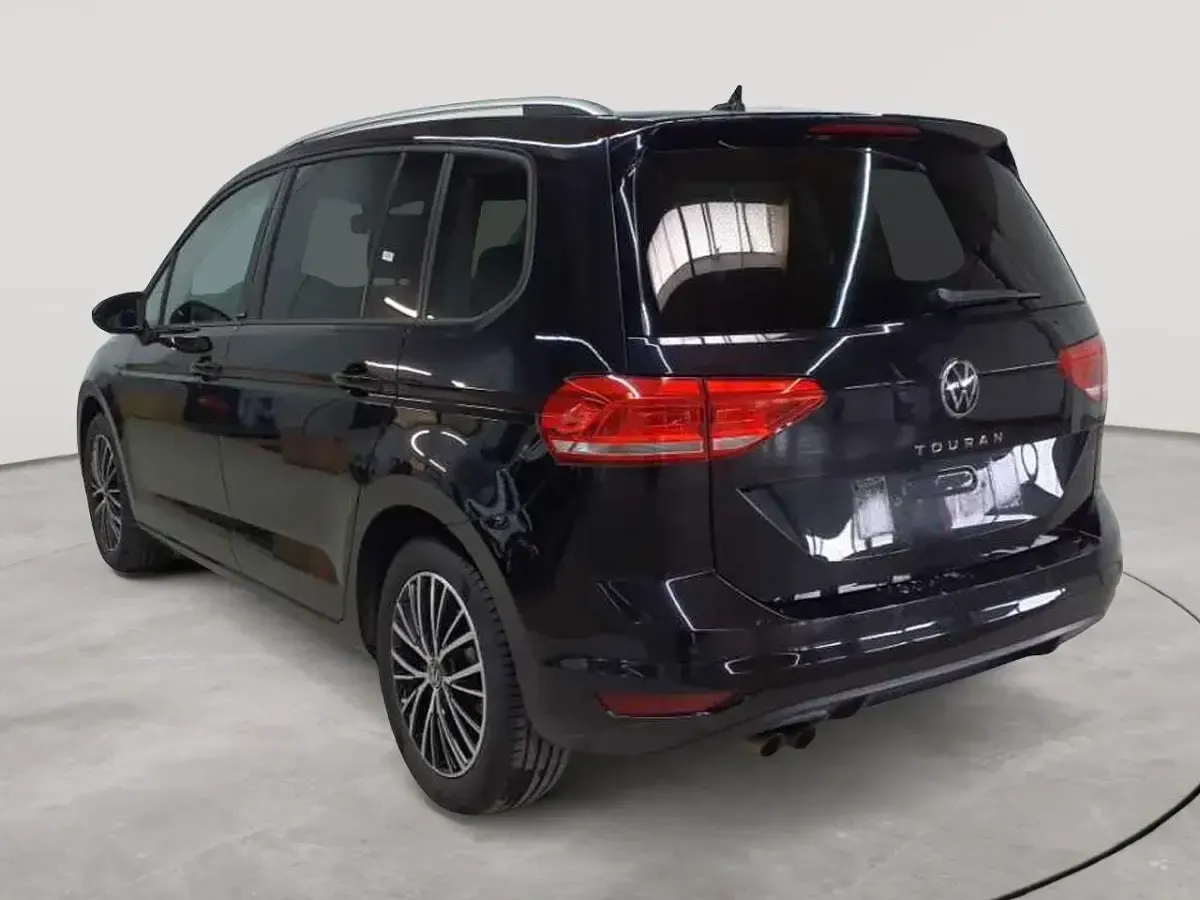 Gebraucht VW Touran Active 150 PS (110 kW) 2023 Schwarz Van / Kleinbus