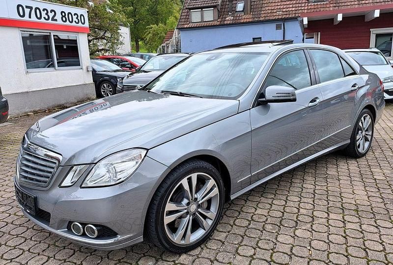 Silber Gebraucht 2010 Mercedes E500 Elegance Limousine | 18.400 € (Fairer Preis) - Bild 1/4
