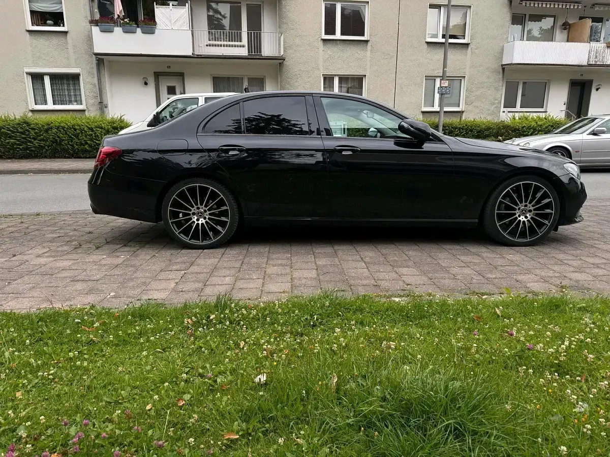 Gebraucht Mercedes E220 194 PS (142 kW) 2016 Schwarz Limousine