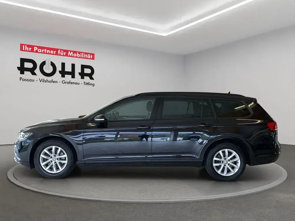 Gebraucht VW Passat Basis 150 PS (110 kW) 2021 Deep black perleffekt Kombi