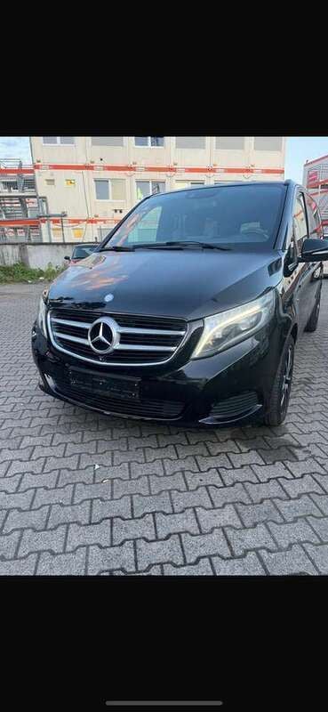 Schwarz Gebraucht 2015 Mercedes V250 Avantgarde Van / Kleinbus | 24.700 € (Superpreis) - Bild 1/4
