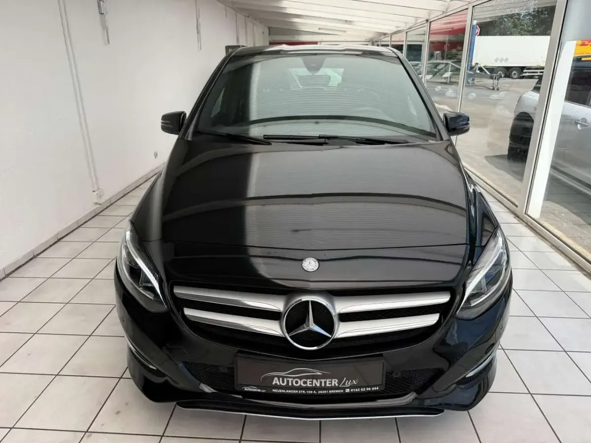 Gebraucht Mercedes B180 109 PS (80 kW) 2016 Nachtschwarz Kleinwagen
