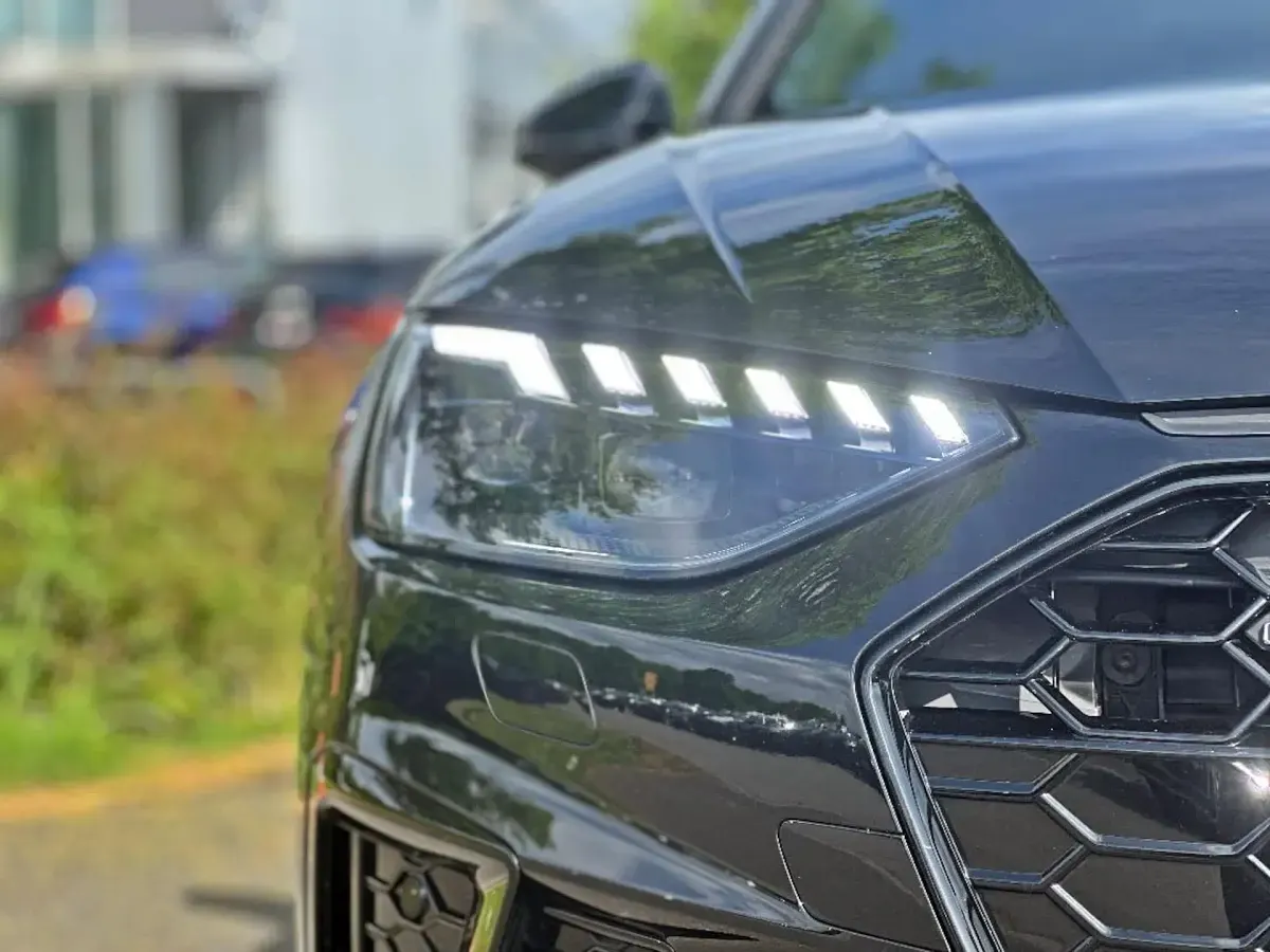 Gebraucht Audi A4 S-Line 265 PS (194 kW) 2025 Mythosschwarz metallic Limousine