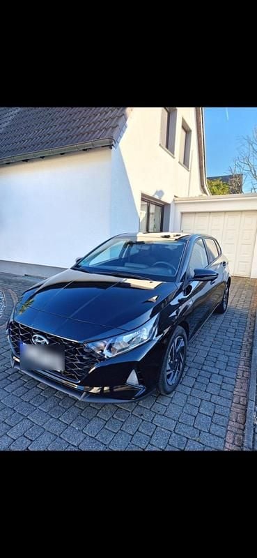 Schwarz Gebraucht 2023 Hyundai i20 Kleinwagen | 15.900 € (Superpreis) - Bild 1/2