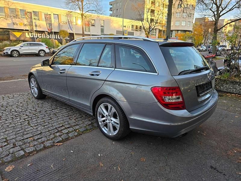 Gebraucht Mercedes C180 156 PS (114 kW) 2013 Palladiumsilber Kombi
