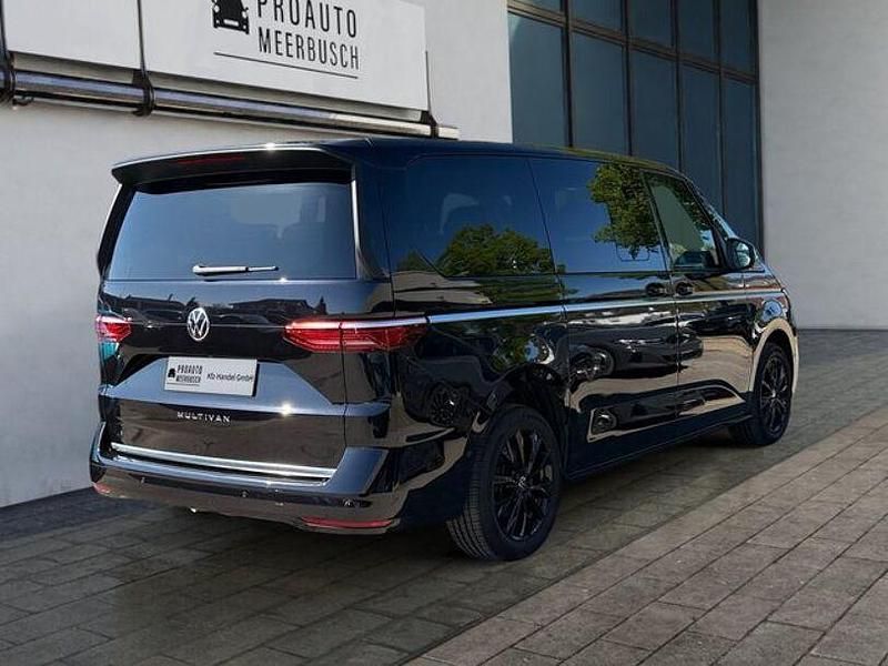 Second-hand VW Multivan Style 150 CP (110 kW) 2024 Negru Monovolum