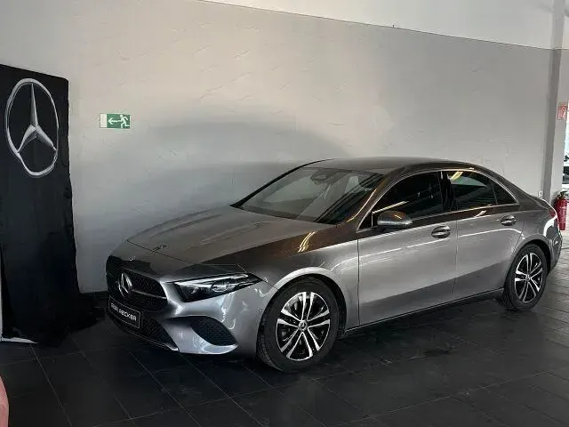 Gebraucht Mercedes A220 Progressive 190 PS (139 kW) 2024 Lack mountaingrau Limousine