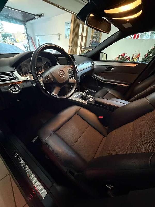 Gebraucht Mercedes E220 Avantgarde 170 PS (125 kW) 2012 Grau Kombi