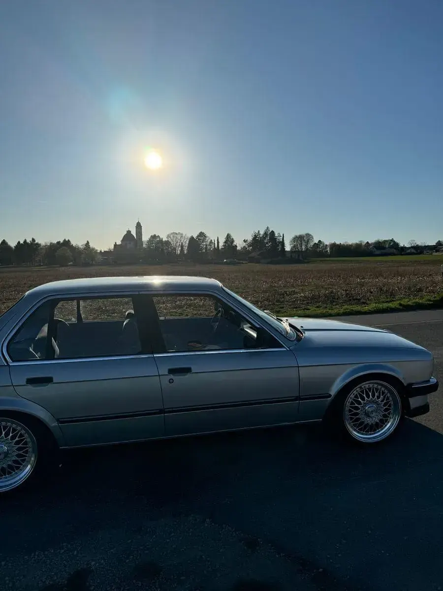Gebraucht BMW 324 Performance 117 PS (86 kW) 1986 Silber Limousine