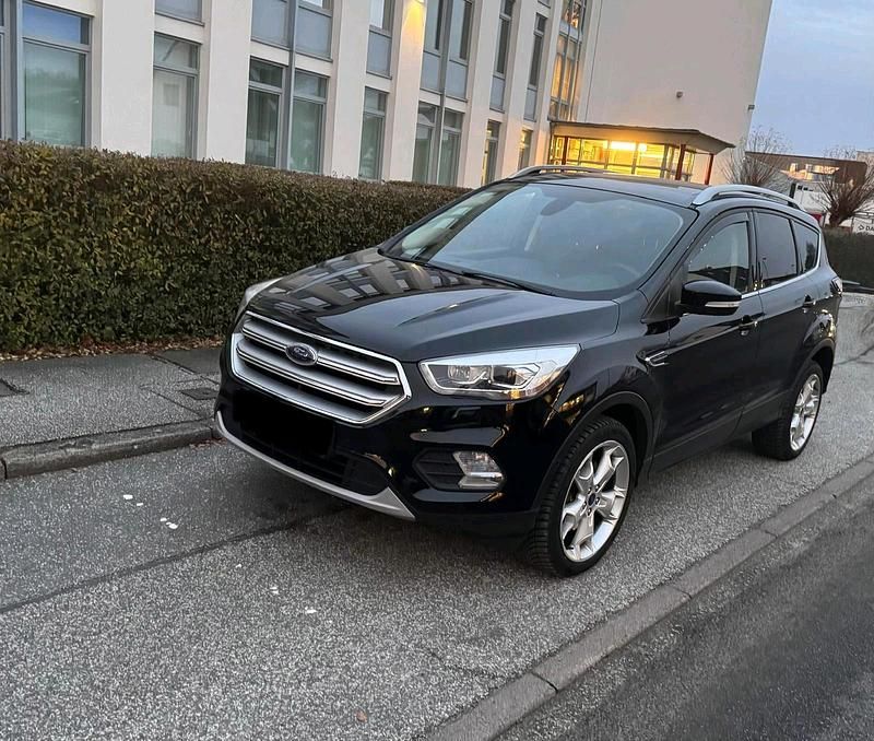 Gebraucht Ford Kuga 150 PS (110 kW) 2019 Schwarz SUV