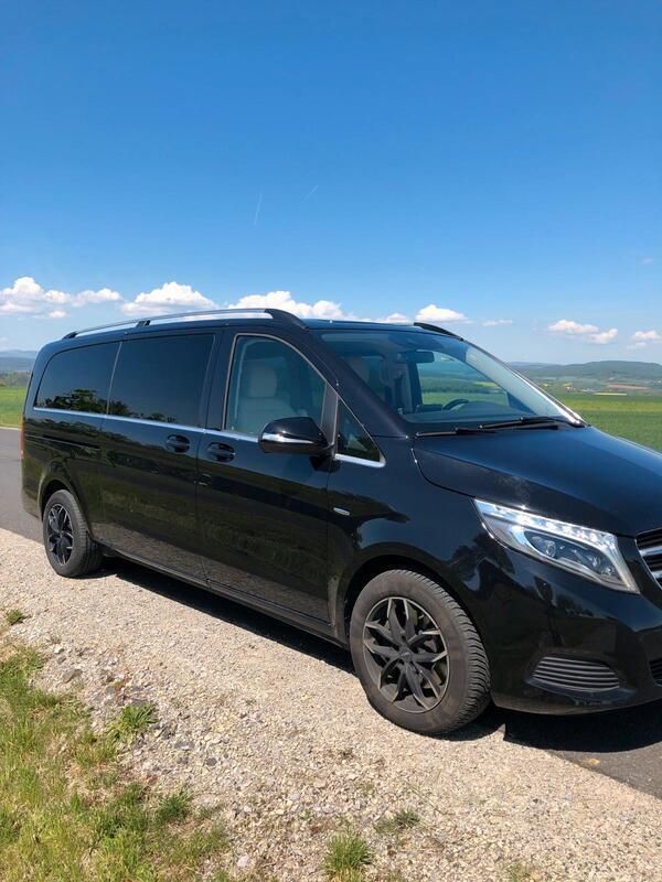 Schwarz Gebraucht 2016 Mercedes V250 Van / Kleinbus | 32.900 € (Superpreis) - Bild 1/4