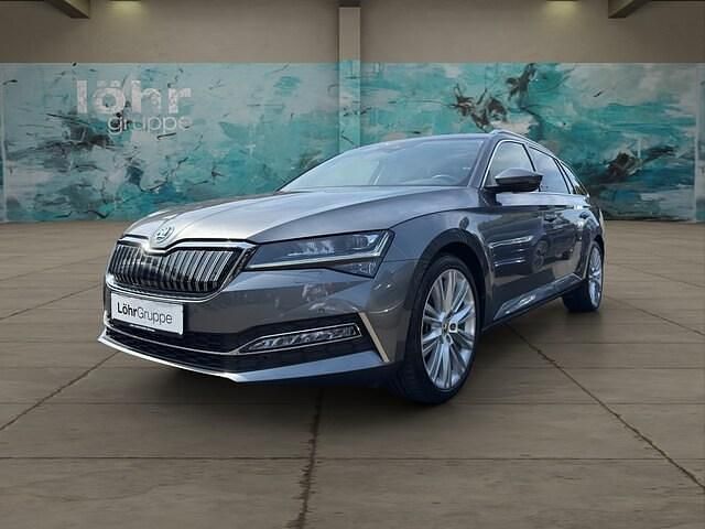 Graphitegrau metallic Gebraucht 2023 Skoda Superb Kombi | 30.990 € (Superpreis) - Bild 1/4