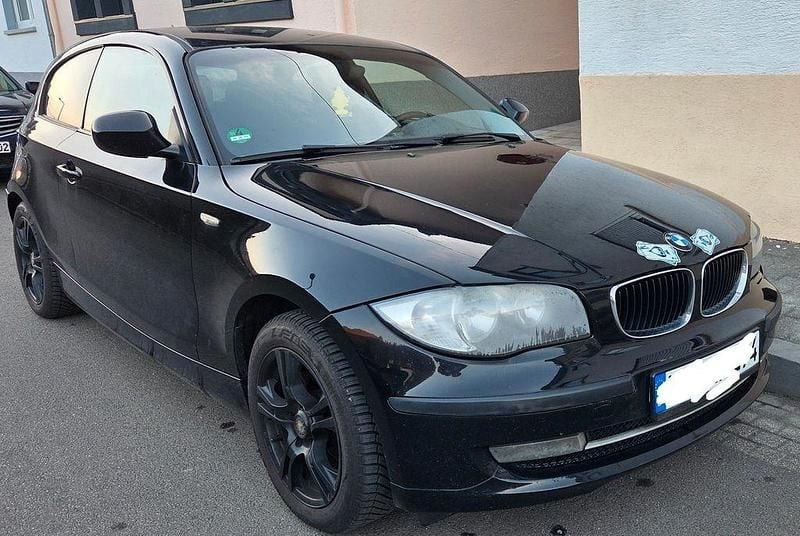 Gebraucht BMW 116 122 PS (89 kW) 2011 Schwarz Kleinwagen