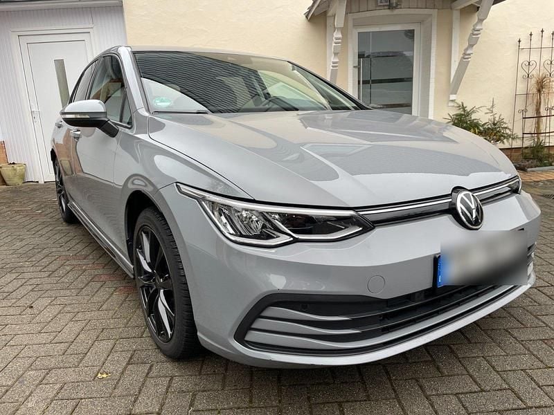 Gebraucht VW Golf VIII 150 PS (110 kW) 2022 Grau Limousine