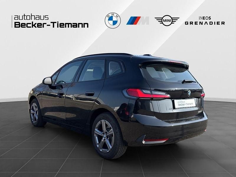 Gebraucht BMW 220 Active Tourer 156 PS (114 kW) 2025 Saphirschwarz Van / Kleinbus