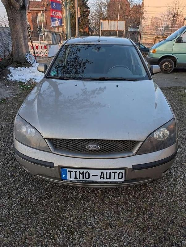 Gebraucht Ford Mondeo Ghia 145 PS (106 kW) 2002 Beige Limousine