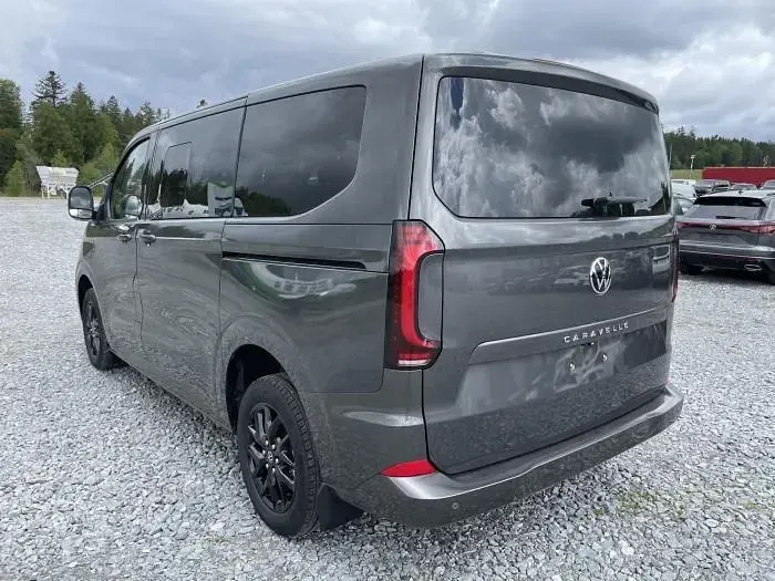 Neu VW Caravelle Style 150 PS (110 kW) 2026 Grau, graphite dust metallic (8b) Van