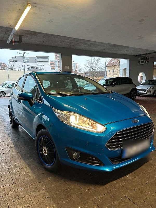 Gebraucht Ford Fiesta 95 PS (69 kW) 2014 Blau Kleinwagen