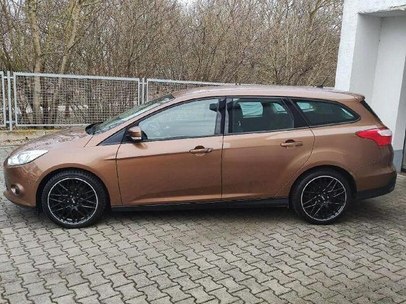 Gebraucht Ford Focus SYNC Edition 125 PS (91 kW) 2014 Braun Kombi