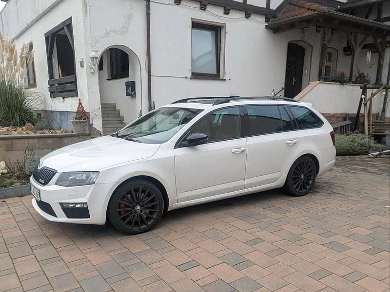 Weiß Gebraucht 2016 Skoda Octavia RS Kombi | 20.000 € (Teuer) - Bild 1/4